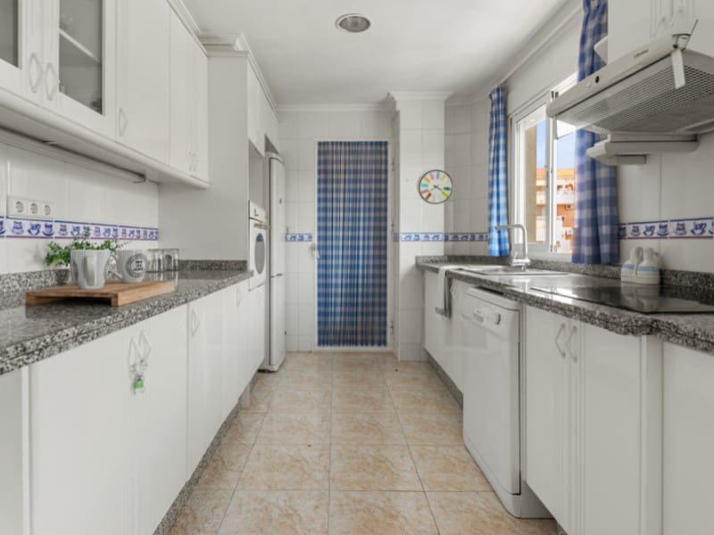 2 soveværelse Penthouse til salg i El Campello med garage - € 375.000 (Ref: 9939668)