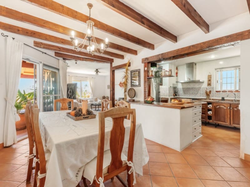 Chalet de 3 habitaciones en El Campello en venta con garaje - 789.000 € (Ref: 9959450)