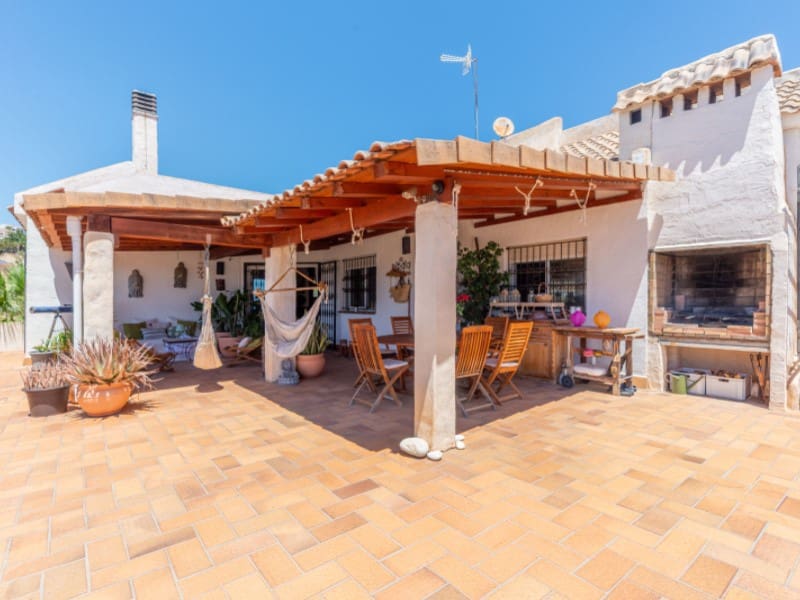 Chalet de 3 habitaciones en El Campello en venta con garaje - 789.000 € (Ref: 9959450)