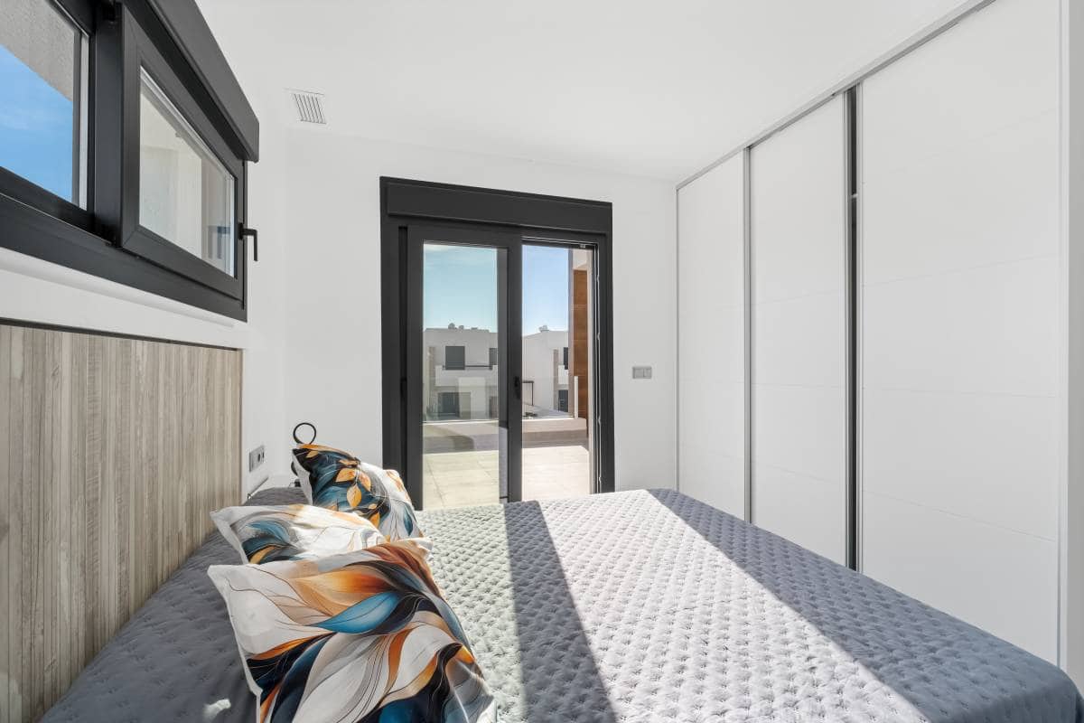 3 bedroom Villa for sale in Daya Nueva with pool garage - € 350,000 (Ref: 10106469)
