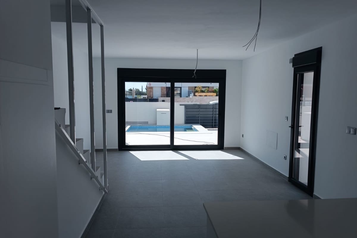 3 bedroom Villa for sale in Daya Nueva with pool garage - € 350,000 (Ref: 10106469)