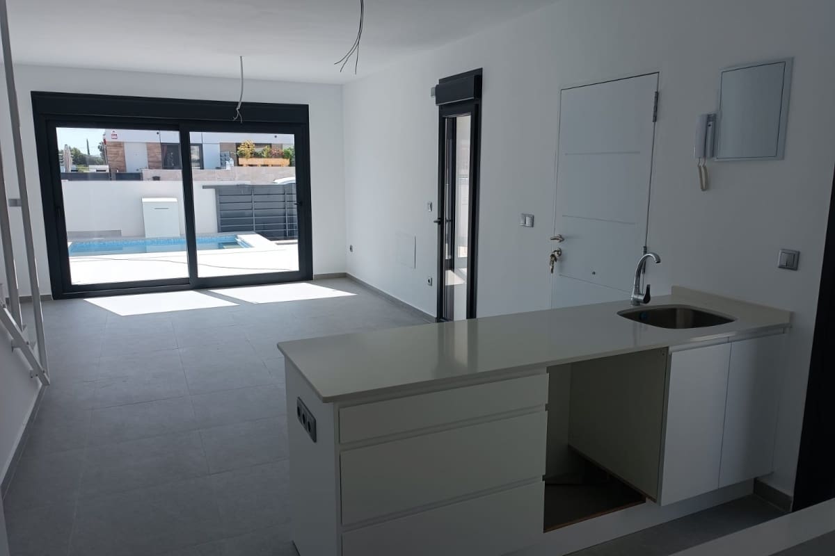3 bedroom Villa for sale in Daya Nueva with pool garage - € 350,000 (Ref: 10106469)