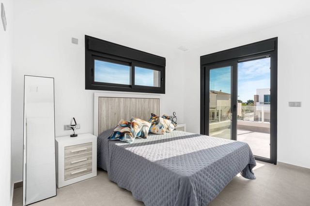3 soveværelse Villa til salg i Daya Nueva med swimmingpool garage - € 350.000 (Ref: 10106469)