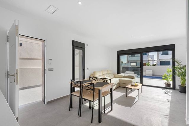 3 soveværelse Villa til salg i Daya Nueva med swimmingpool garage - € 350.000 (Ref: 10106469)