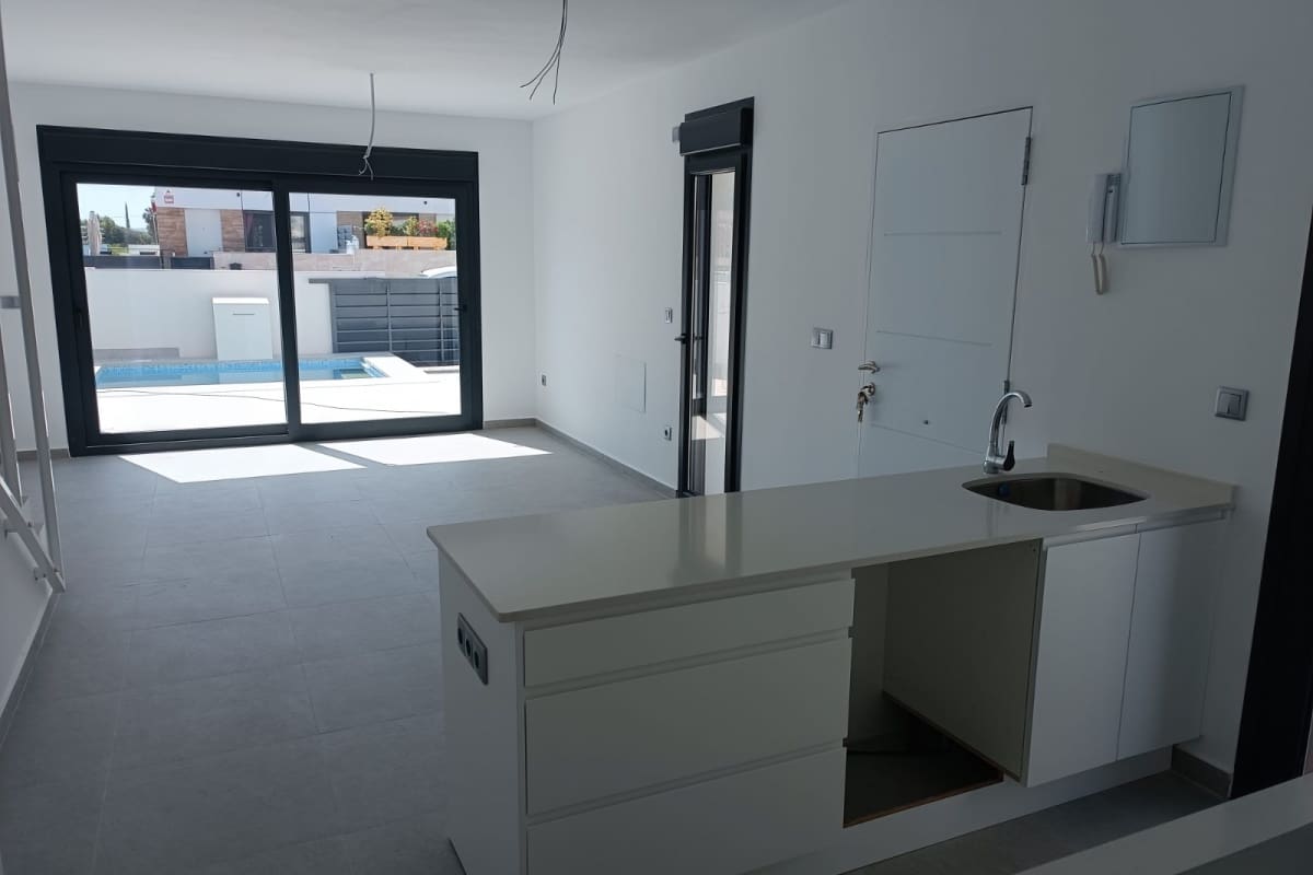 3 bedroom Villa for sale in Daya Nueva with pool garage - € 350,000 (Ref: 10106469)