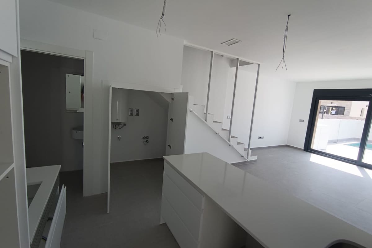 3 bedroom Villa for sale in Daya Nueva with pool garage - € 350,000 (Ref: 10106469)