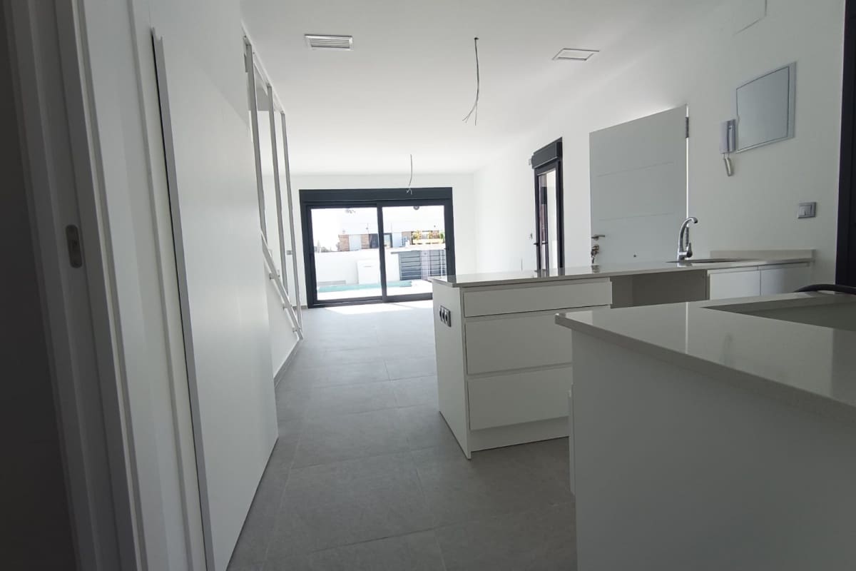 3 bedroom Villa for sale in Daya Nueva with pool garage - € 350,000 (Ref: 10106469)