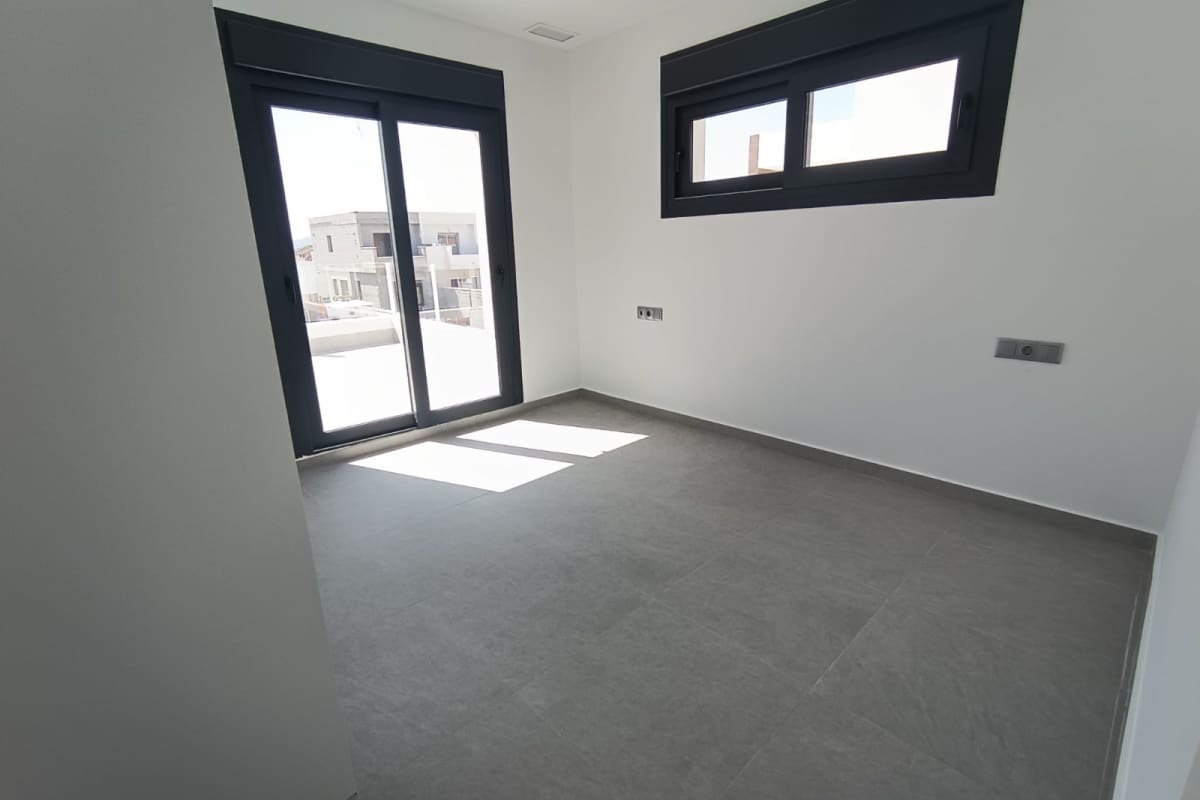 3 bedroom Villa for sale in Daya Nueva with pool garage - € 350,000 (Ref: 10106469)