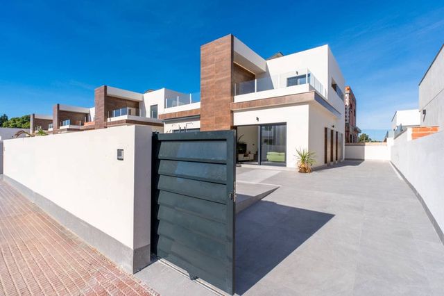 3 soveværelse Villa til salg i Daya Nueva med swimmingpool garage - € 350.000 (Ref: 10106469)