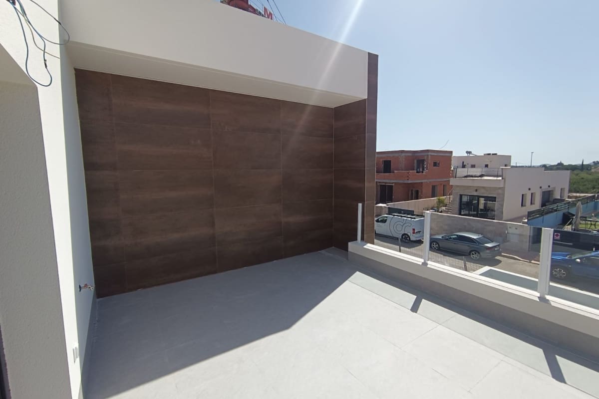 3 bedroom Villa for sale in Daya Nueva with pool garage - € 350,000 (Ref: 10106469)