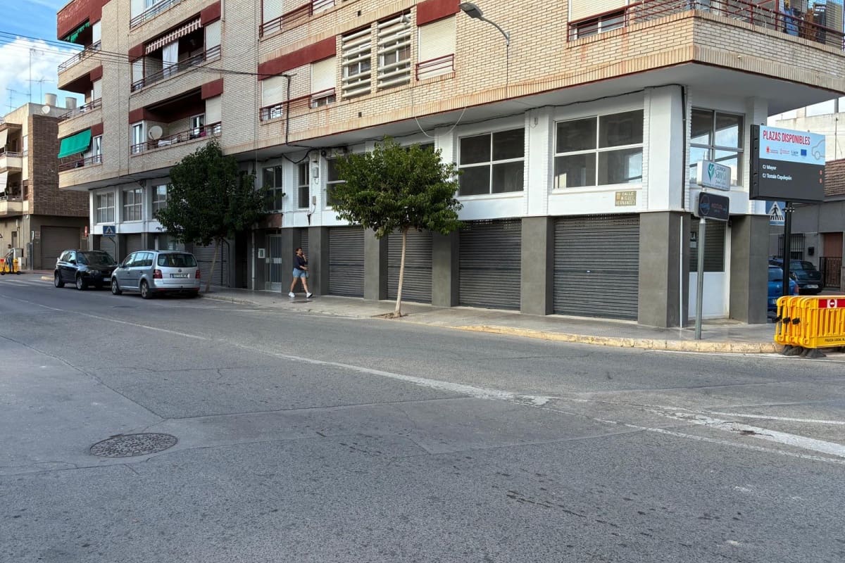 Commerciale in vendita in Almoradi - 300.000 € (Rif: 10163369)