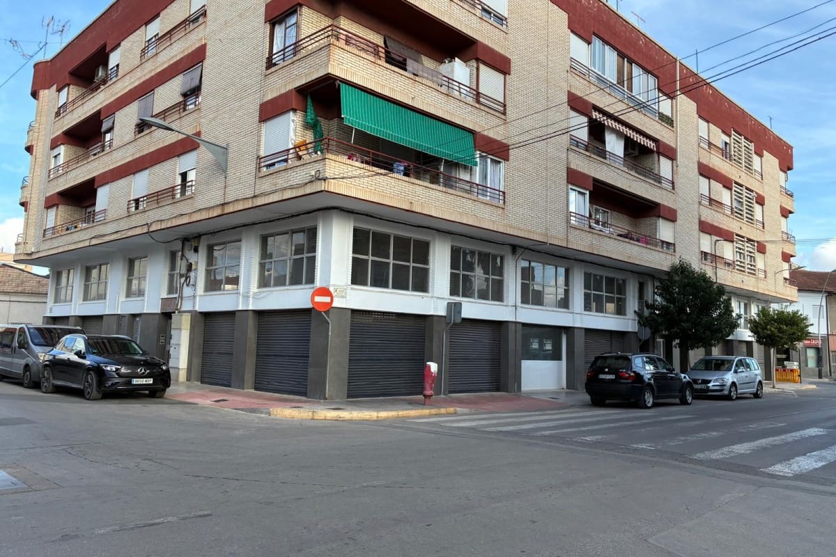 Commerciale in vendita in Almoradi - 300.000 € (Rif: 10163369)