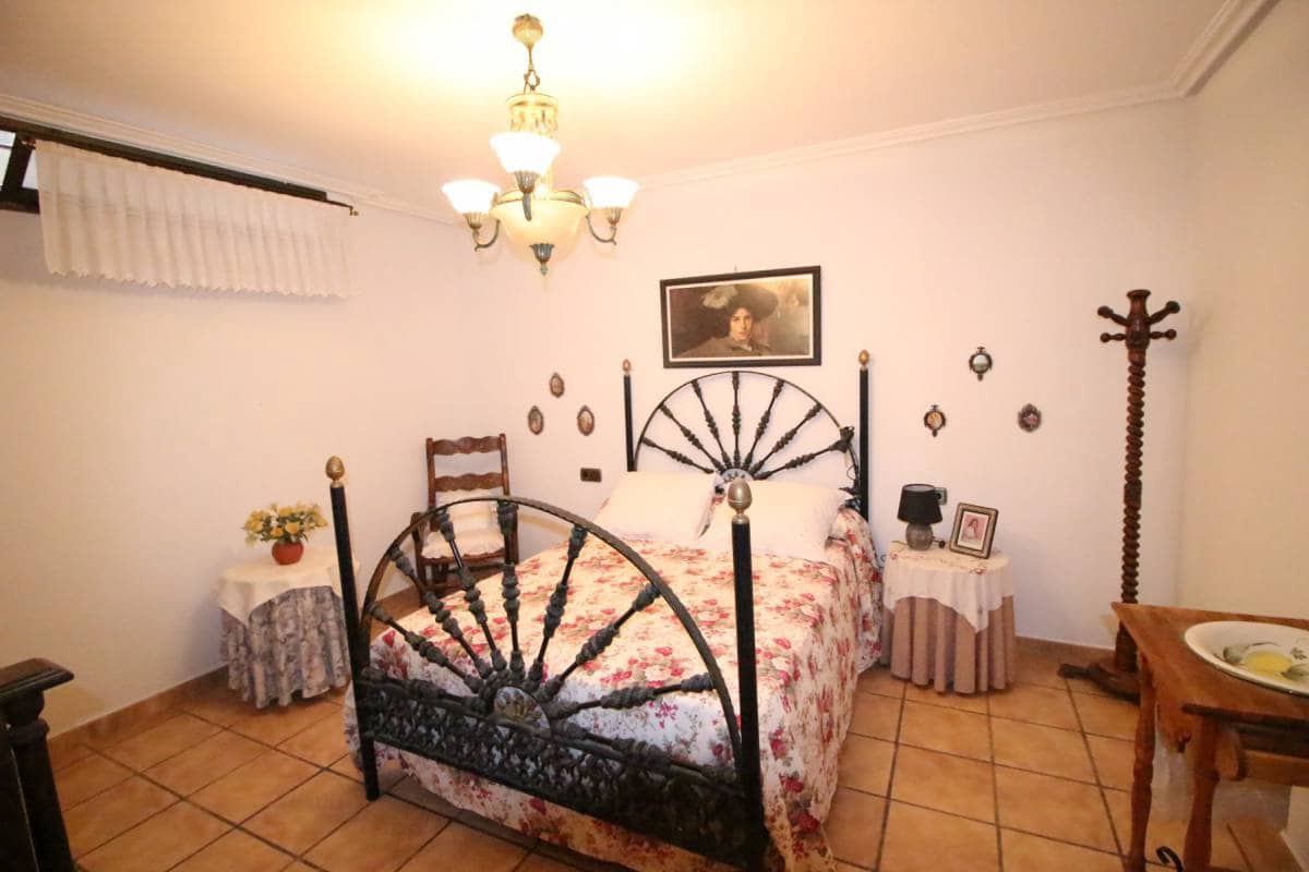 5 bedroom Villa for sale in Elche / Elx - € 490,000 (Ref: 4036425)