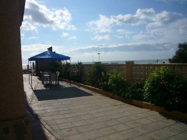 Chalet de 7 habitaciones en Guardamar del Segura en venta con garaje - 1.200.000 € (Ref: 4511140)