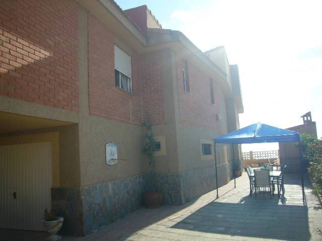 Chalet de 7 habitaciones en Guardamar del Segura en venta con garaje - 1.200.000 € (Ref: 4511140)