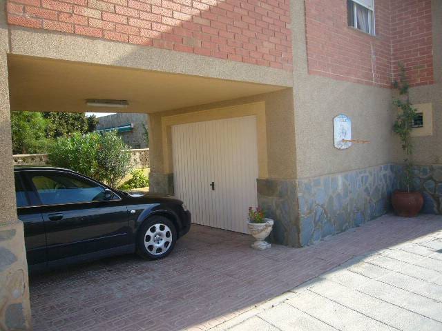 Chalet de 7 habitaciones en Guardamar del Segura en venta con garaje - 1.200.000 € (Ref: 4511140)