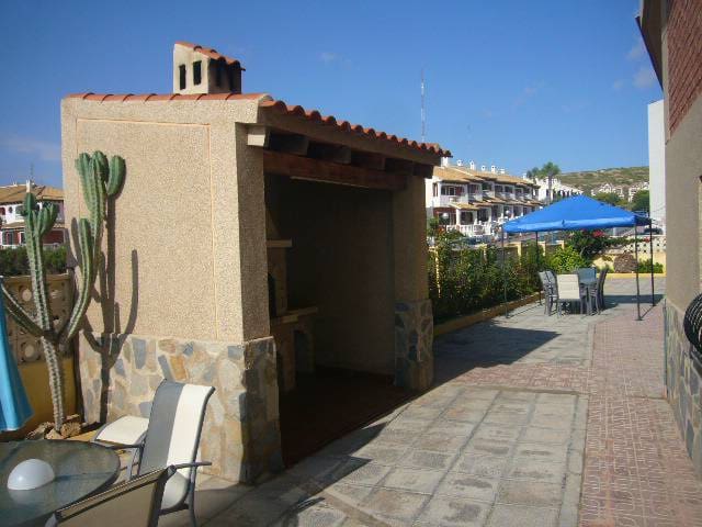 Chalet de 7 habitaciones en Guardamar del Segura en venta con garaje - 1.200.000 € (Ref: 4511140)