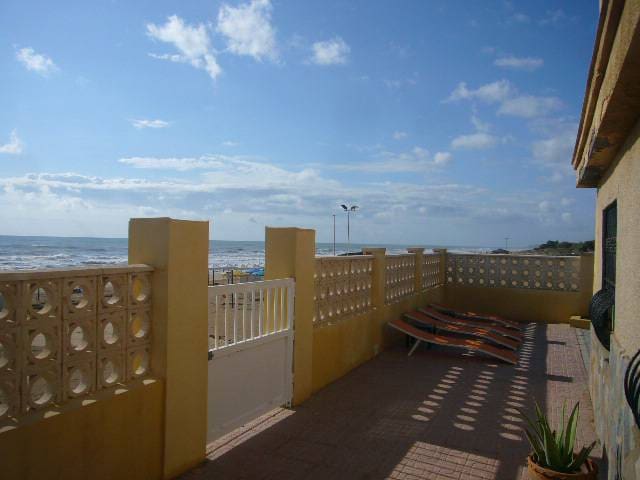 Chalet de 7 habitaciones en Guardamar del Segura en venta con garaje - 1.200.000 € (Ref: 4511140)