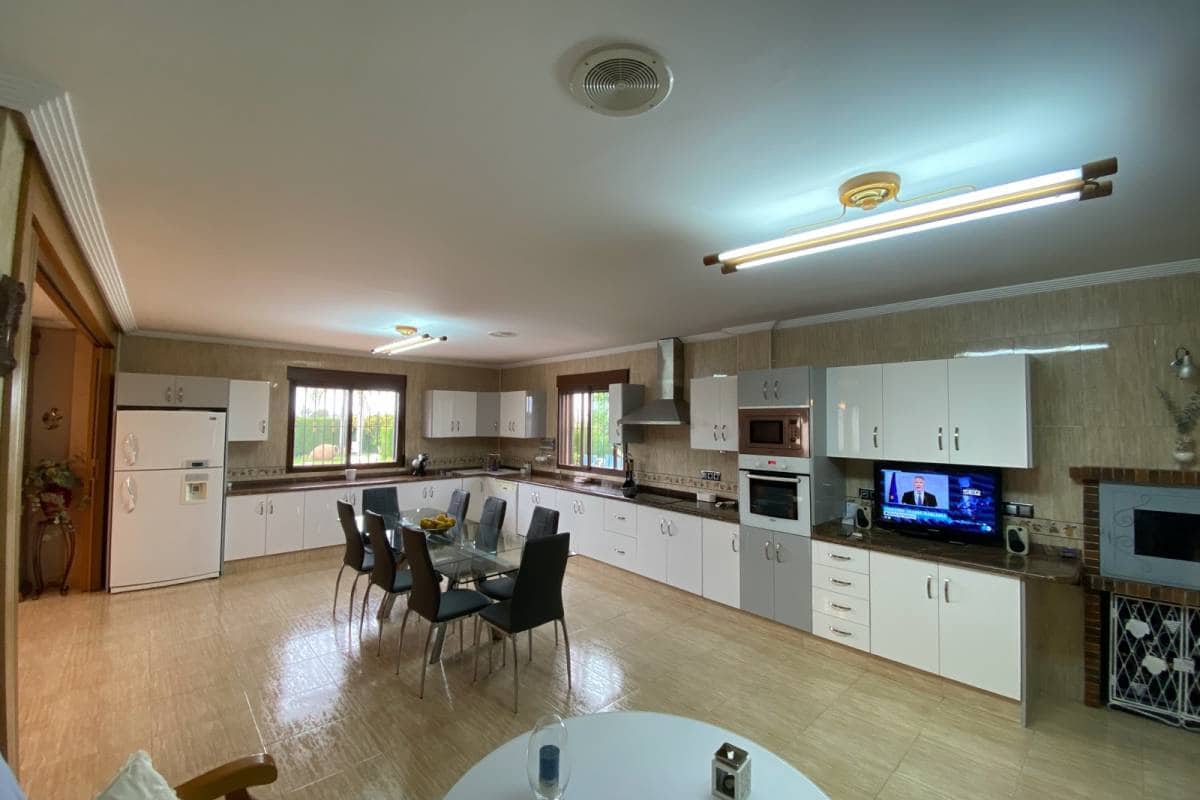 5 bedroom Villa for sale in Dolores with pool garage - € 499,000 (Ref: 5308894)