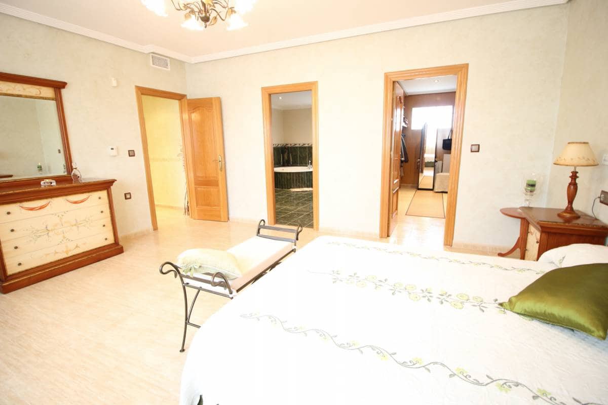 5 bedroom Villa for sale in Dolores with pool garage - € 499,000 (Ref: 5308894)