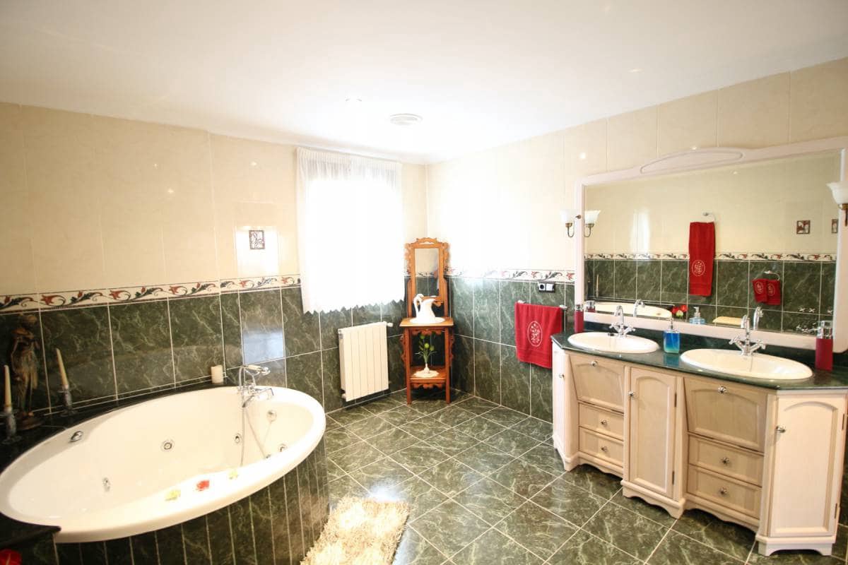 5 bedroom Villa for sale in Dolores with pool garage - € 499,000 (Ref: 5308894)