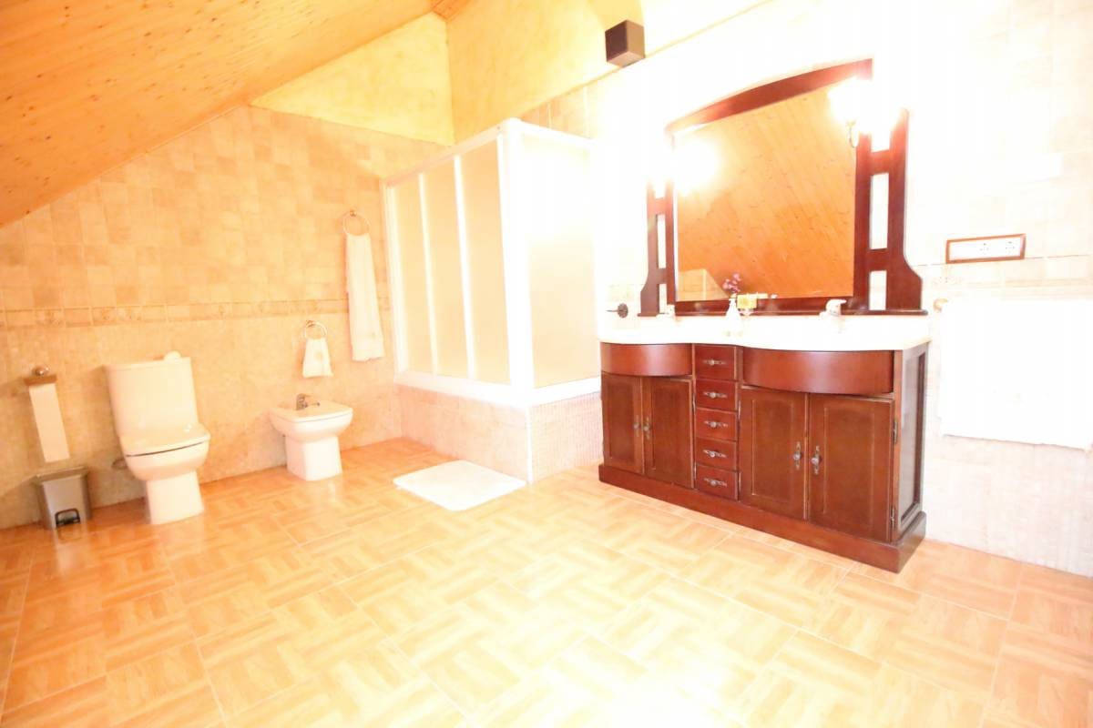 5 bedroom Villa for sale in Dolores with pool garage - € 499,000 (Ref: 5308894)