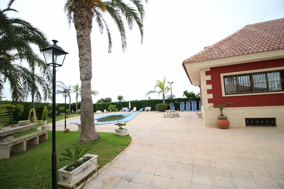 5 bedroom Villa for sale in Dolores with pool garage - € 499,000 (Ref: 5308894)