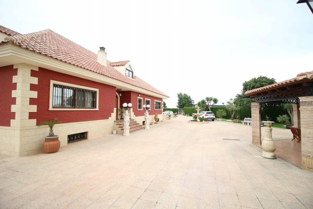 5 bedroom Villa for sale in Dolores with pool garage - € 499,000 (Ref: 5308894)