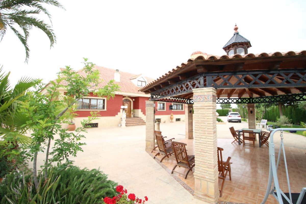 5 bedroom Villa for sale in Dolores with pool garage - € 499,000 (Ref: 5308894)