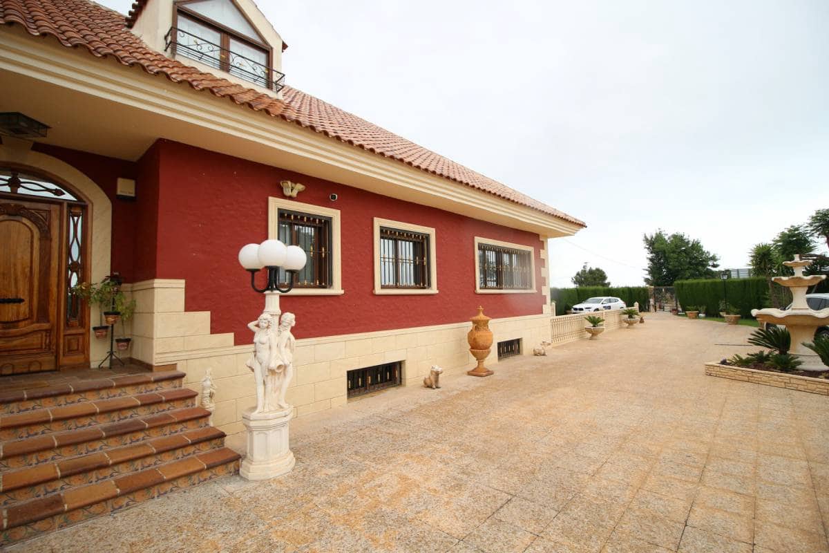 5 bedroom Villa for sale in Dolores with pool garage - € 499,000 (Ref: 5308894)