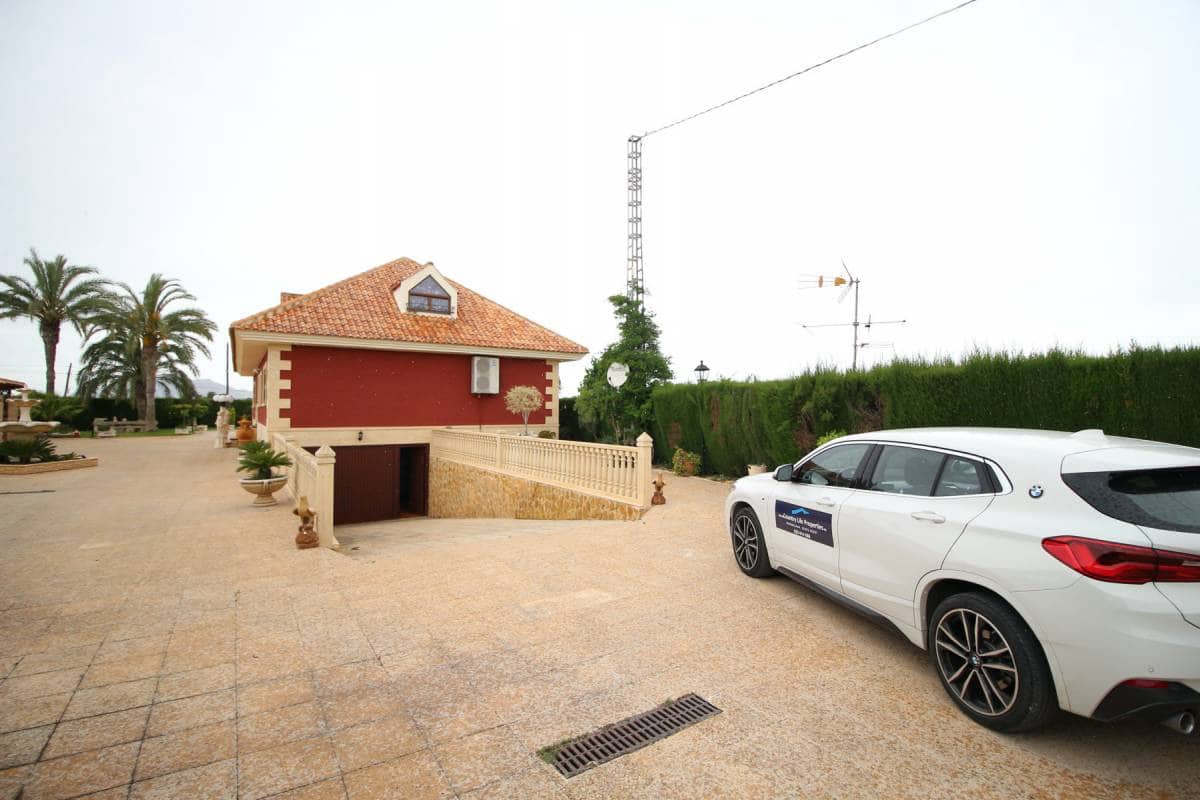 5 bedroom Villa for sale in Dolores with pool garage - € 499,000 (Ref: 5308894)