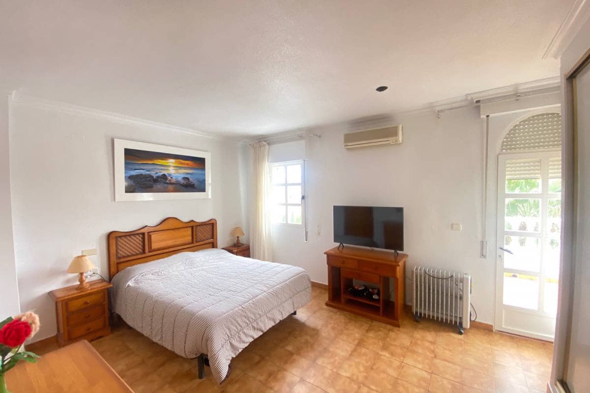 3 bedroom Villa for sale in Orihuela with pool - € 350,000 (Ref: 6676929)