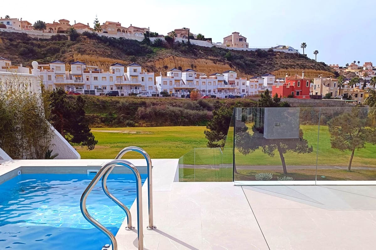 3 slaapkamer Villa te koop in Ciudad Quesada met zwembad - € 804.900 (Ref: 7686037)