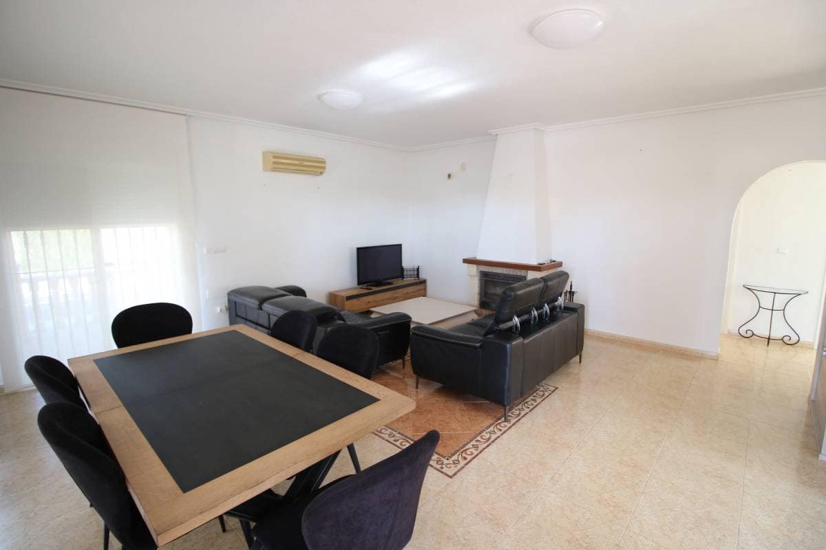 3 bedroom Villa for rent in Catral with pool - € 1,500 (Ref: 8072457)