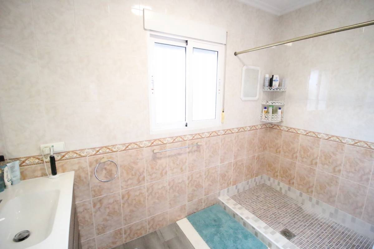 3 bedroom Villa for sale in Catral with pool garage - € 360,000 (Ref: 8249895)