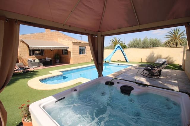 5 bedroom Villa for sale in Albatera with pool - € 399,950 (Ref: 9006071)