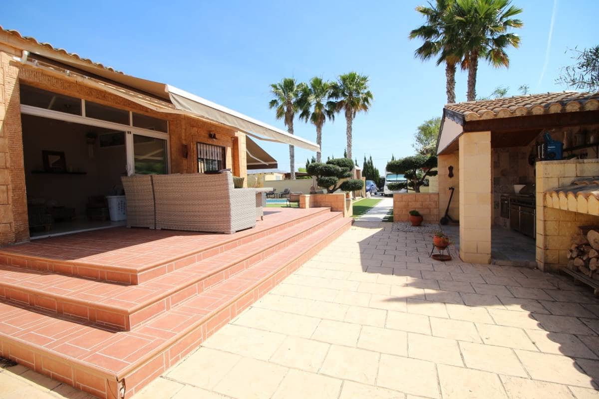 5 soveværelse Villa til salg i Albatera med swimmingpool - € 399.950 (Ref: 9006071)