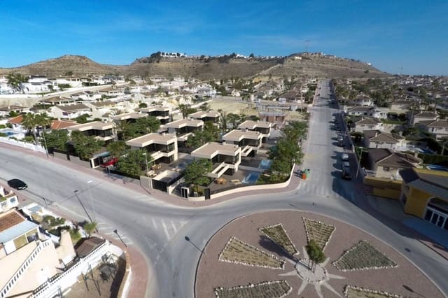 3 bedroom Villa for sale in Rojales with pool - € 560,000 (Ref: 9067002)