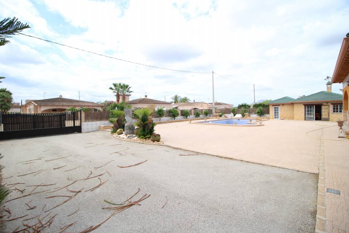 5 sypialnia Willa na sprzedaż w Catral z basenem garażem - 620 000 € (Ref: 9164536)