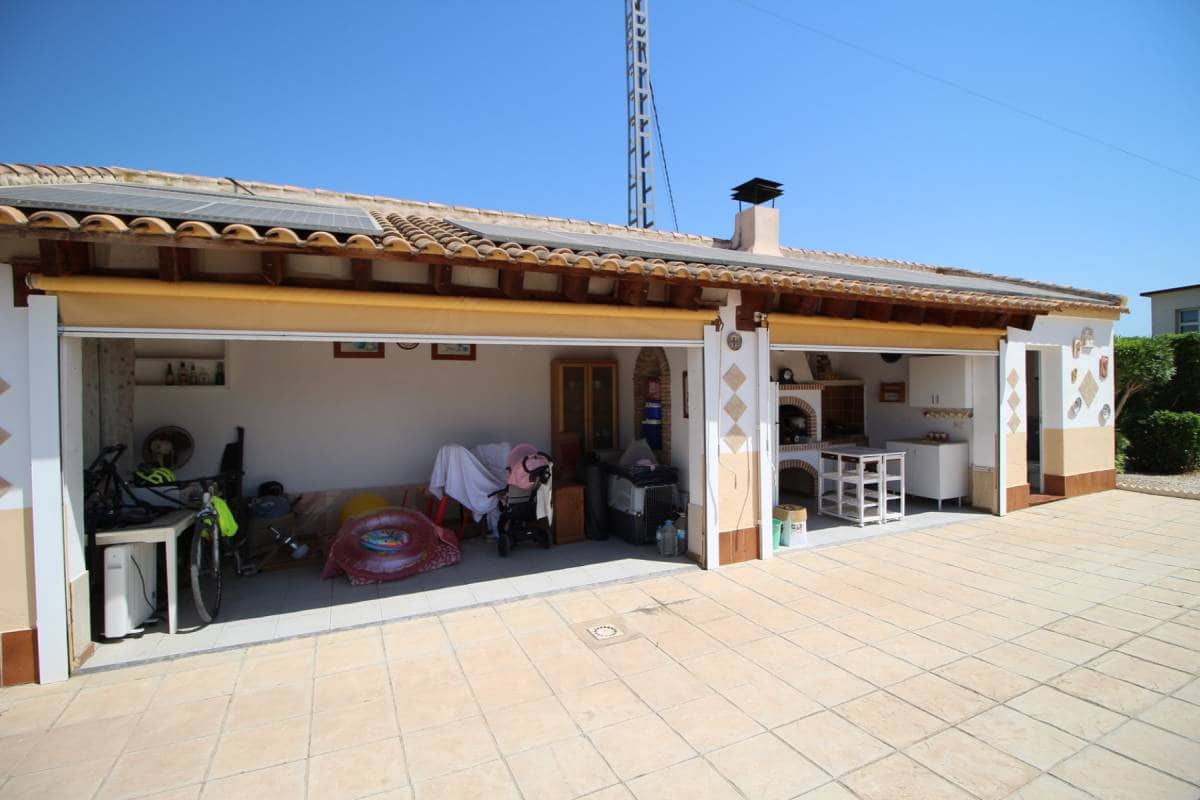 4 soveværelse Villa til salg i Catral med swimmingpool - € 385.000 (Ref: 9181347)