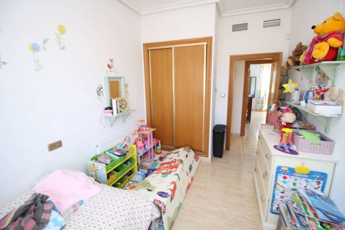 4 soveværelse Villa til salg i Catral med swimmingpool - € 385.000 (Ref: 9181347)