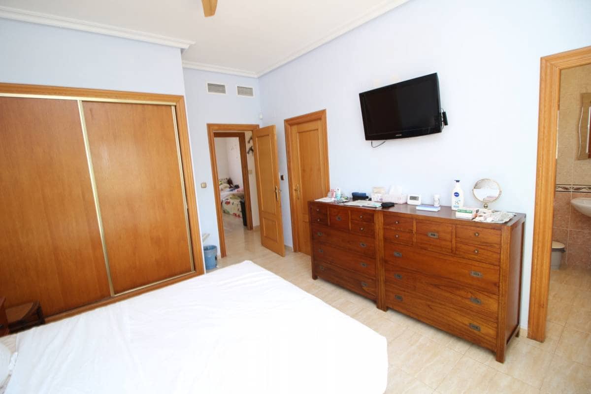 4 soveværelse Villa til salg i Catral med swimmingpool - € 385.000 (Ref: 9181347)