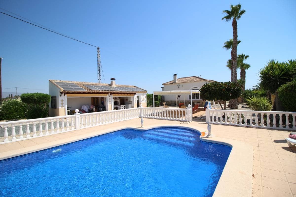 4 soveværelse Villa til salg i Catral med swimmingpool - € 385.000 (Ref: 9181347)