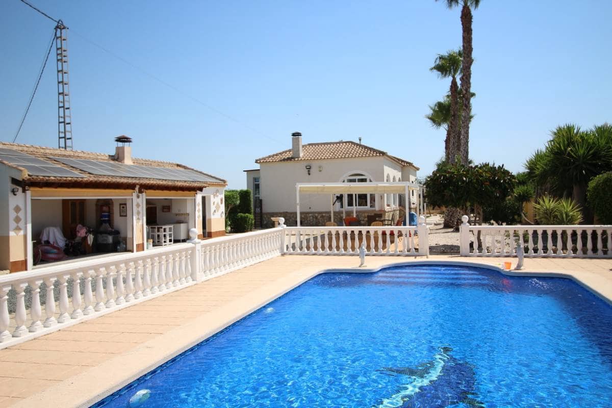 4 soveværelse Villa til salg i Catral med swimmingpool - € 385.000 (Ref: 9181347)