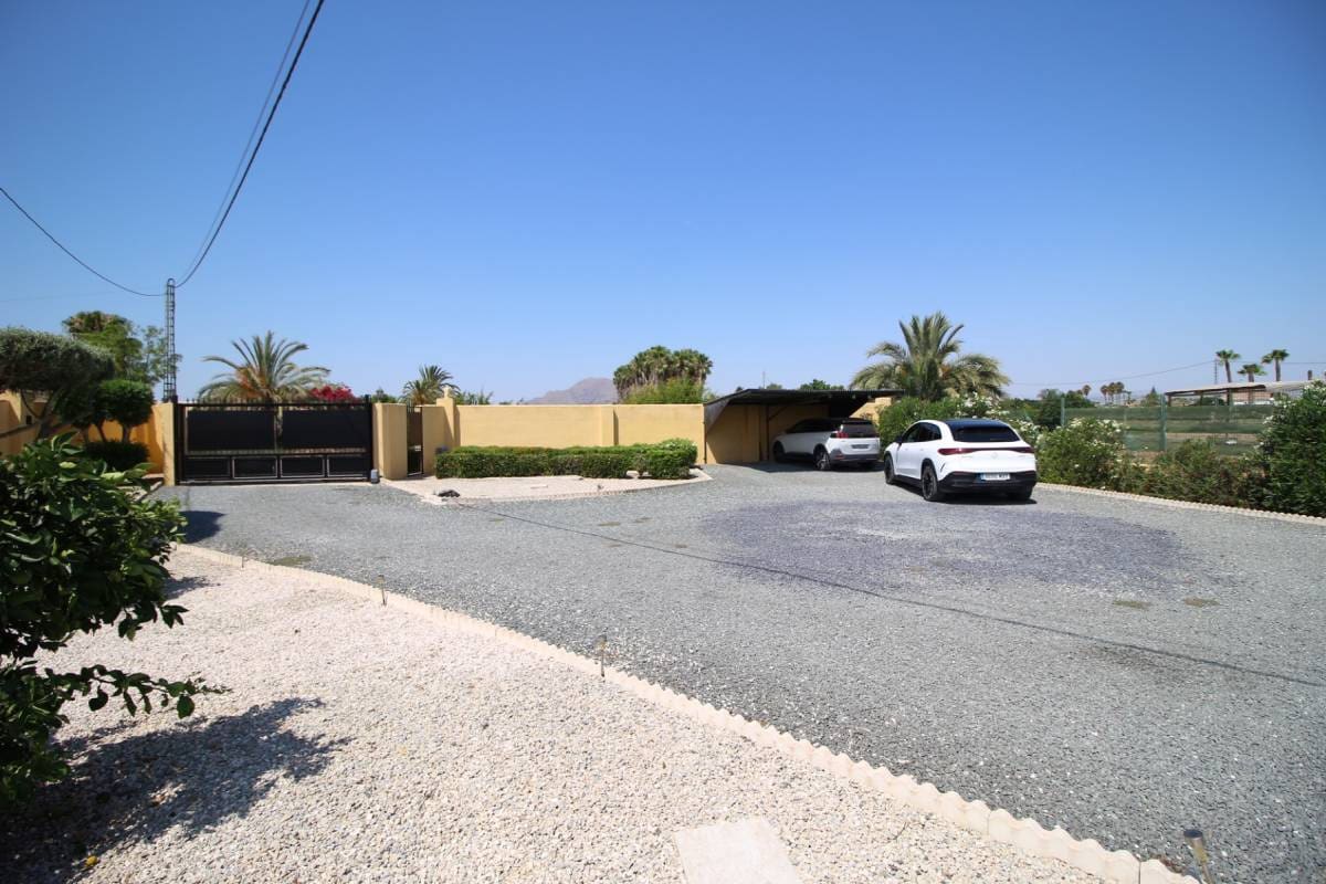 4 soveværelse Villa til salg i Catral med swimmingpool - € 385.000 (Ref: 9181347)