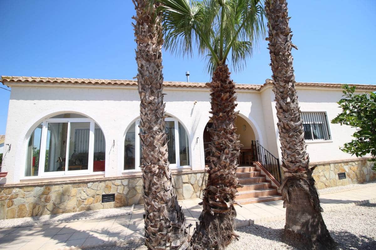 4 soveværelse Villa til salg i Catral med swimmingpool - € 385.000 (Ref: 9181347)