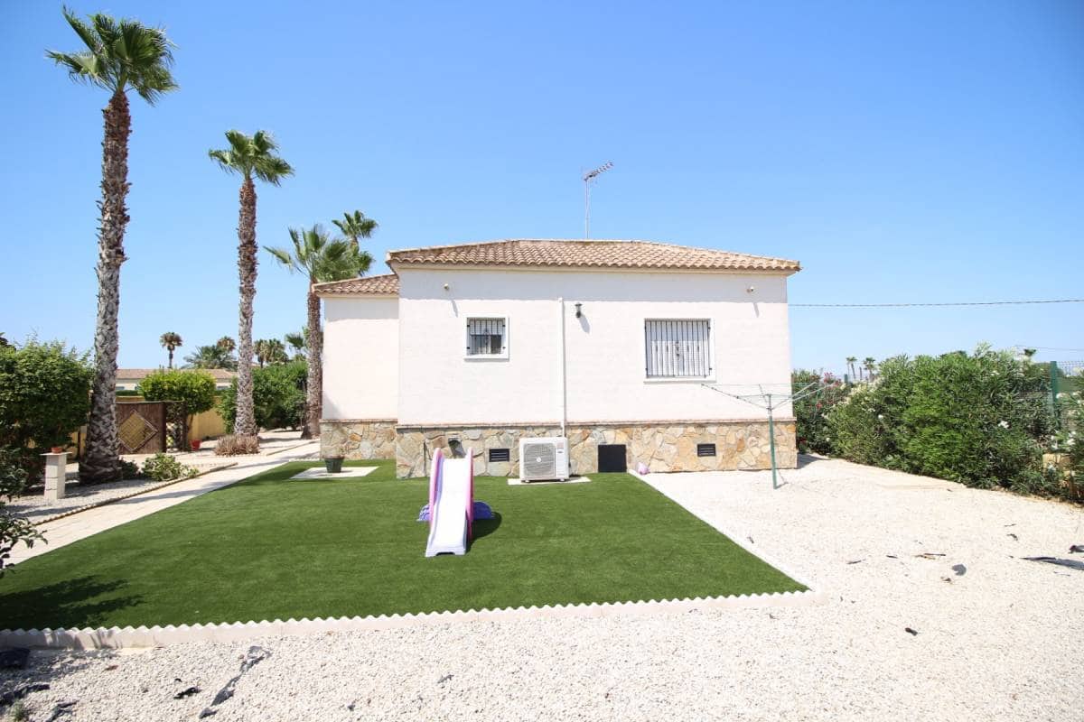 4 soveværelse Villa til salg i Catral med swimmingpool - € 385.000 (Ref: 9181347)