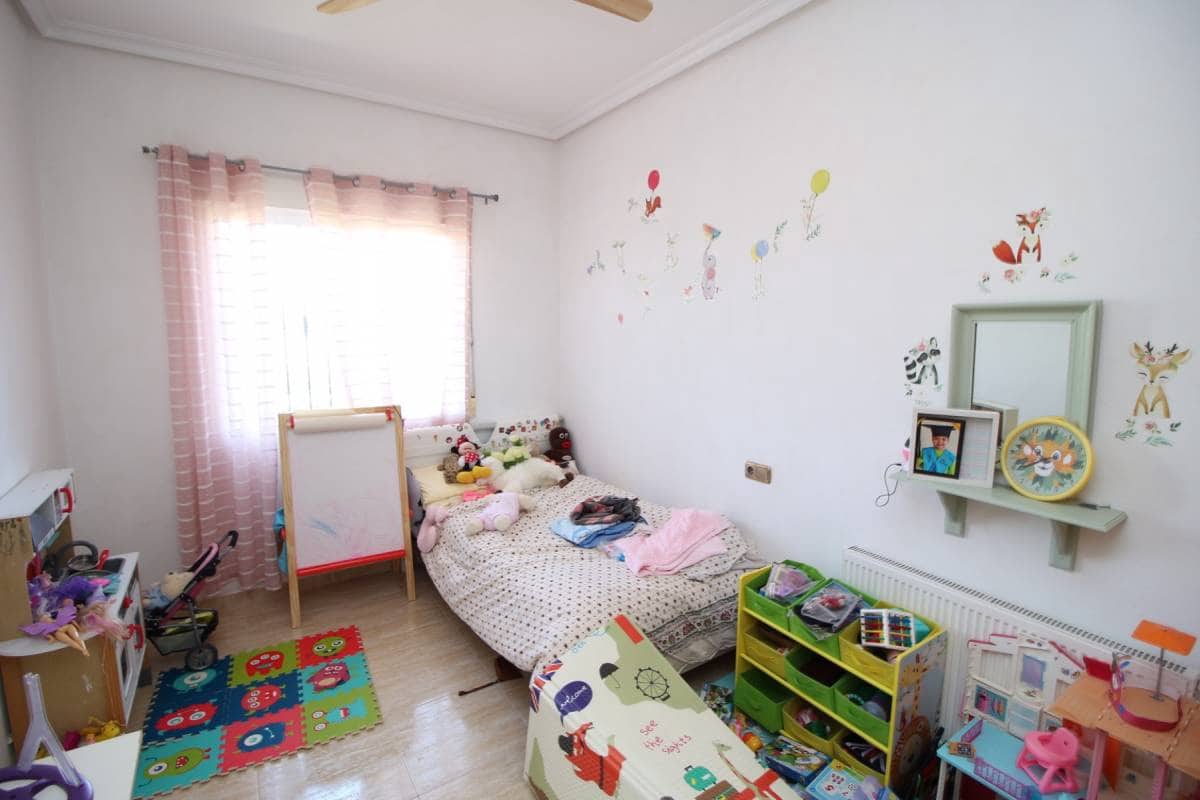 4 soveværelse Villa til salg i Catral med swimmingpool - € 385.000 (Ref: 9181347)