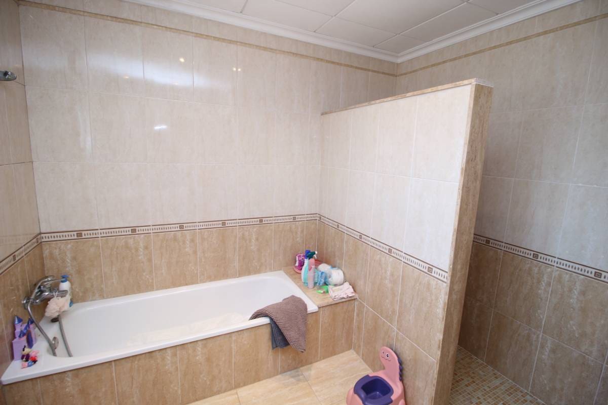 4 soveværelse Villa til salg i Catral med swimmingpool - € 385.000 (Ref: 9181347)