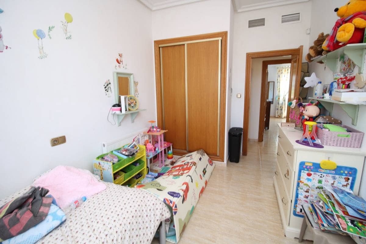 4 soveværelse Villa til salg i Catral med swimmingpool - € 385.000 (Ref: 9181347)